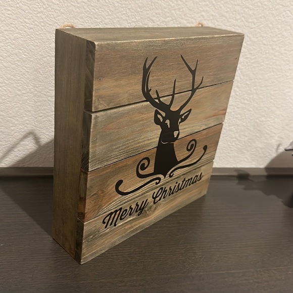 Merry Christmas Wooden Sign - Picture 3 of 3